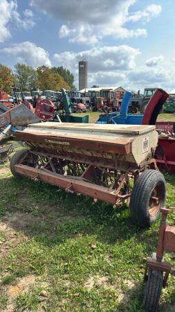 INTERNATIONAL #10 3PTH SEMI-MOUNT DRILL