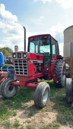 INTERNATIONAL 1086 DIESEL TRACTOR