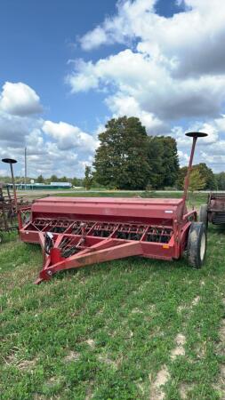 INTERNATIONAL 5100 21 RUN SEED DRILL