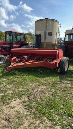 INTERNATIONAL 5100 21 RUN SEED DRILL