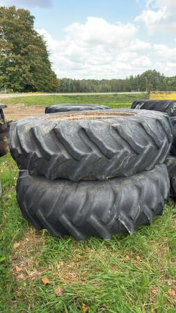 PAIR OF 18.4-38 T-RAIL DUALS