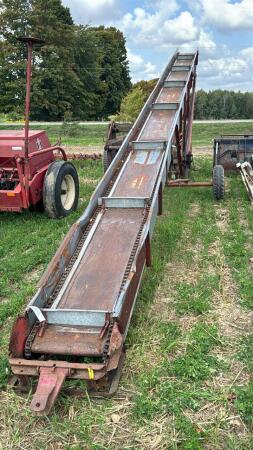 NEW HOLLAND 36FT ENCLOSED BALE ELEVATOR