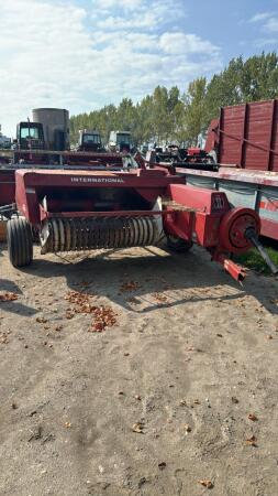 INTERNATIONAL 435 SQUARE BALER