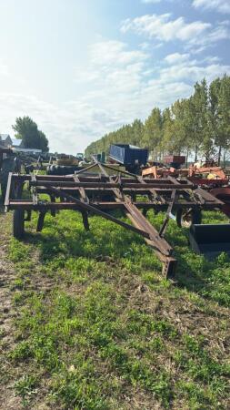CASE 55 13-SHANK 13FT CHISEL PLOW