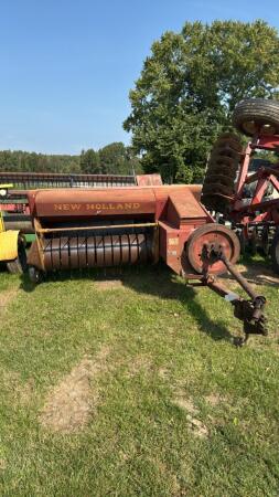 NEW HOLLAND 270 HAYLINER SQUARE BALER
