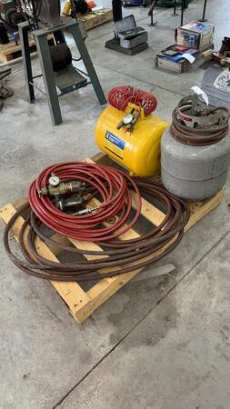 Pair of Air Pigs and Air Hoses