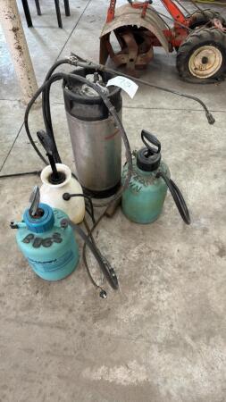 Lot of 4 Hand Sprayers