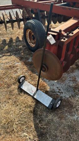 24in Magnetic Broom
