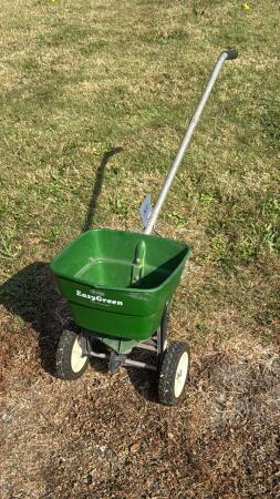 Scott&rsquo;s Easy Green Grass Seeder