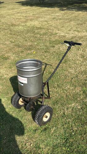 Cyclone B3-Pro Broadcast Spreader