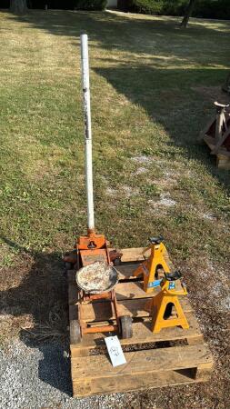Strongarm 2T Floor Jack and Pair of 2T Axle Stands