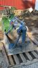 Ford 706 3pth reversible dirt scoop - 4