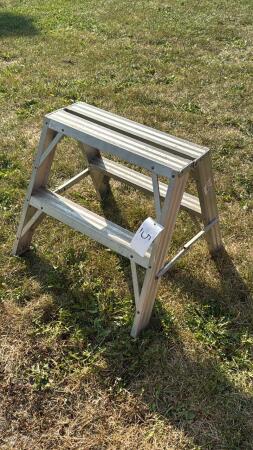 Two step aluminum step ladder