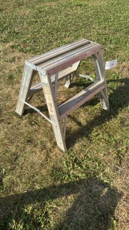 Two step aluminum step ladder