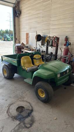 John Deere Electric Turf Gator