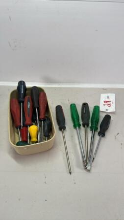QUANTITY OF SCREW & TORX DRIVERS