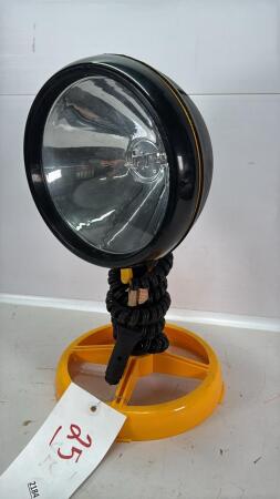 MOTOMASTER 800,000 CANDLE POWER 12V LIGHT