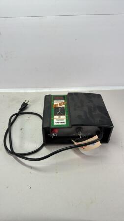 HALLMAN 120V ELECTRIC FENCER
