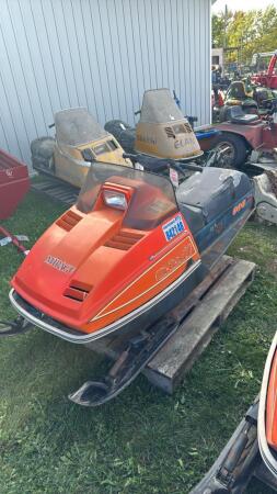 RUNNING: 1979 MOTO SKI 300 MIRAGE SNOWMOBILE