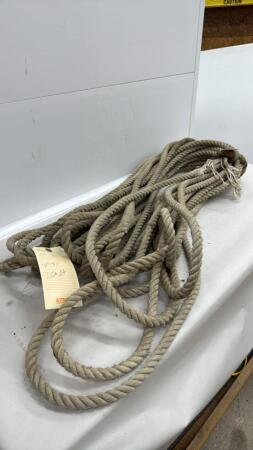 APPROX. 120 FT OF 3/4IN NYLON ROPE