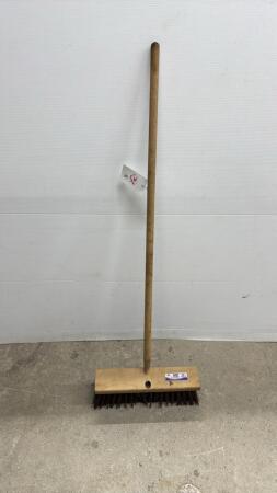 16IN STABLE BROOM