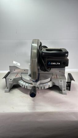DELTA 10IN COMPOUND MITRE SAW