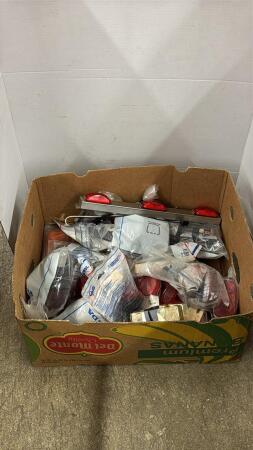 LARGE QUANTITY OF AUTOMOTIVE CLEARANCE LIGHTS