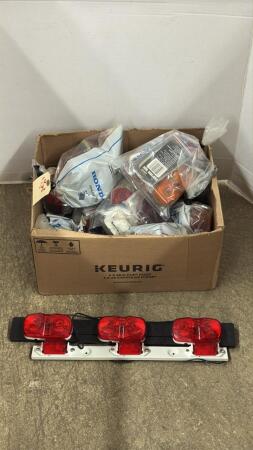 LARGE QUANTITY OF AUTOMOTIVE CLEARANCE LIGHTS