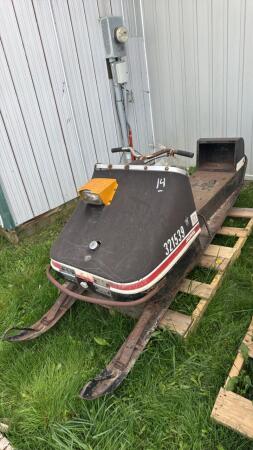 NO ENGINE: ARLBERG SNOWMOBILE BODY