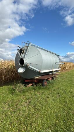 OFFSITE: 22 TON UPRIGHT FEED BIN