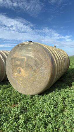 OFFSITE: 18FT X 7.5FT RIBBED FIBREGLASS TANK