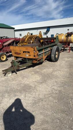 NEW IDEA SINGLE AXLE MANURE SPREADER