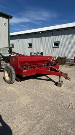 INTERNATINOAL 5100 16 RUN SEED DRILL
