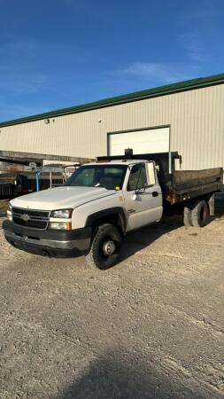 2006 CHEV 3500 DIESEL 4WD TRUCK WITH DUMP BOX