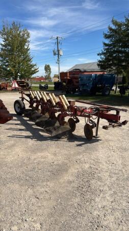 INTERNATIONAL 710 5 FURROW SEMI MOUNT PLOW