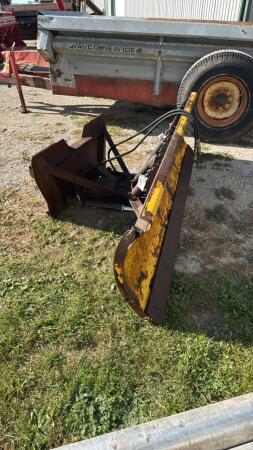 8FT HYDRAULIC BLADE WITH SKIDSTEER HOOKUP