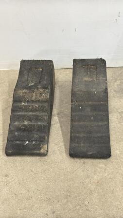 (2) 20IN RECYCLED MATERIAL CAR RAMPS