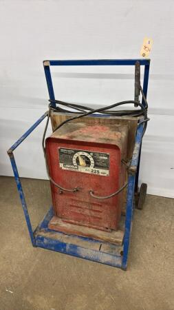 LINCOLN AC-225 ELECTRIC WELDER ON CART