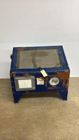 SAND BLASTING CABINET