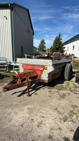NEW IDEA 352 SINGLE AXLE MANURE SPREADER