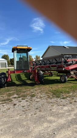 VERSATILE 4700 SELF PROPELLED SWATHER