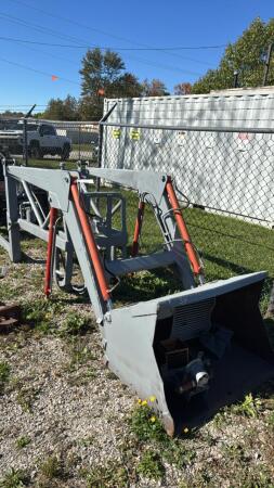 FORD LOADER WITH PUMP AND CONTROLS