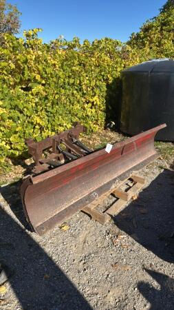 8FT HYDRAULIC BLADE WITH ALO HOOKUP