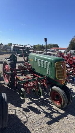 OLIVER ROW CROP 60 GAS TRACTOR