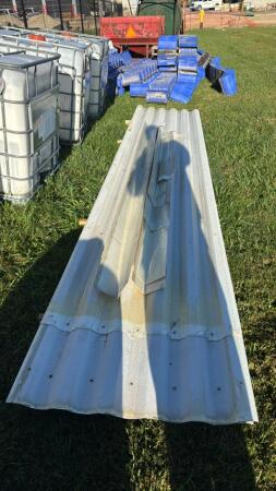 APPROX 12 SHEETS OF CORRUGATED FIBREGLASS