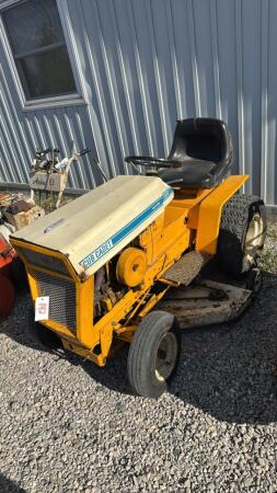 CUB CADET 125 LAWN TRACTOR WITH 42IN DECK