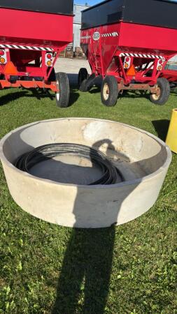 7.5FT DIAM POLY WATER TROUGH AND WATER LINE