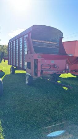 16FT FORAGE WAGON