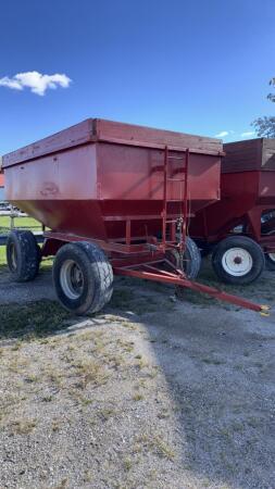 APPROX. 400 BUSHEL CENTER DUMP WAGON