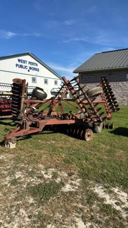 INTERNATIONAL 490 24FT DISC